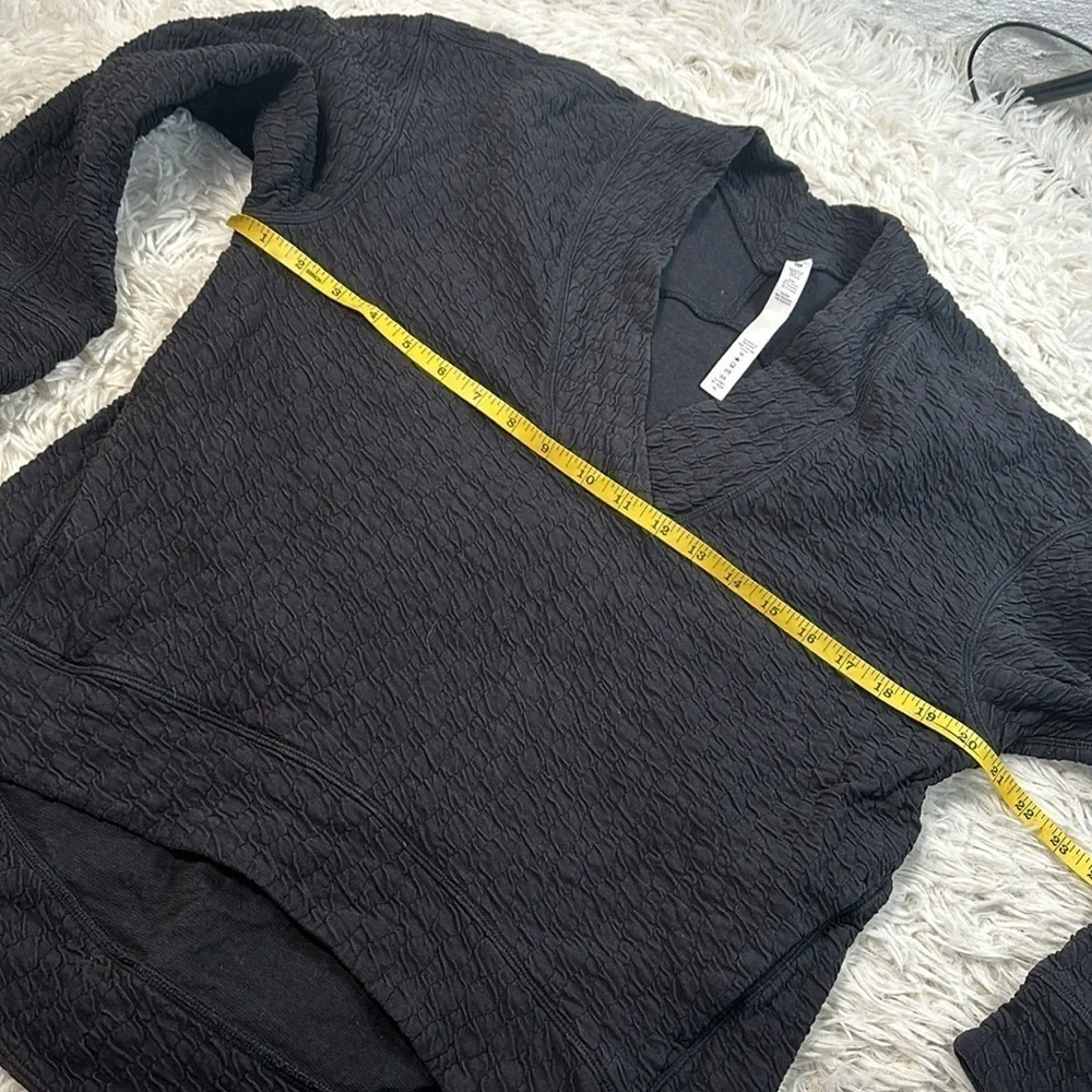 Lululemon Rippled V-Neck Pullover Black